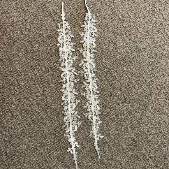 Elegant Lace Appliqué Trim Straps - Picture 1 of 3